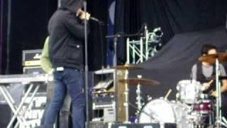 The New Cities à Shawinigan - Live Soundcheck - Looks Minus Substance