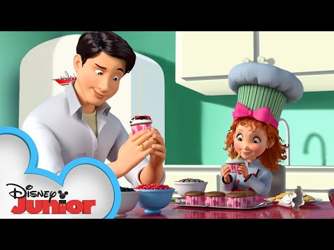 Nancy Decorates with Dad 🎨 | Fancy Nancy | Disney Junior