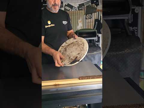 How to clean your pizza stone! It's magic 🎩 #pizza