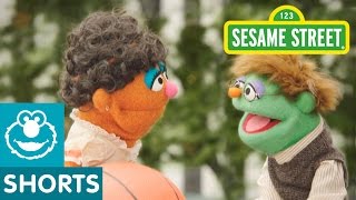 Sesame Street: Murray Reports on Friendship Day