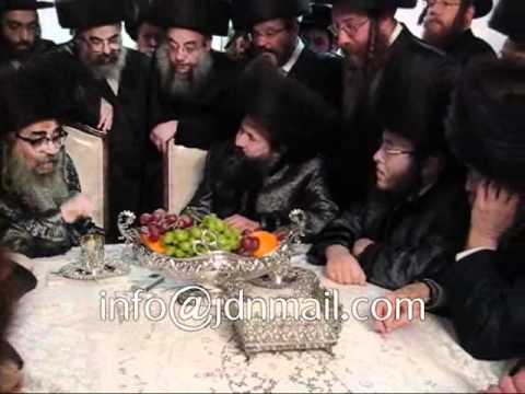 Satmar Rebbe from KJ visits Bobov 45 Rebbe in honor of his son's wedding Shvat 5771