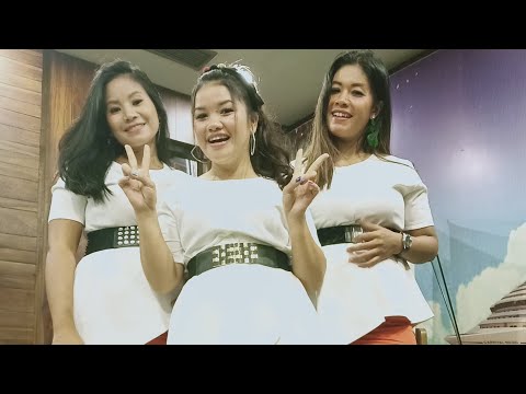 Divamora Sister " Jujung Goarhi Amang"  live show