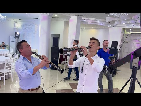VALLJA E RRUGES,SARAMANCE E BUKUR LIVE NGA NJE DUETI I BUKUR ME KLARINET FERDI & ALEKSANDER MJESHTRI