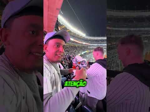 Eles Só Queriam Brincar… E Viraram Atração Do Estádio 😂🔥