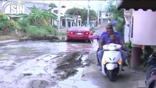 Amas de casa se lanzan a las calles en San Juan en protesta por mal estado de calles