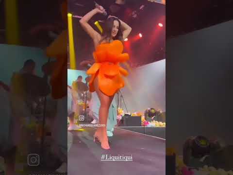 Claudia Leitte canta seu mais novo sucesso "Liquitiqui"