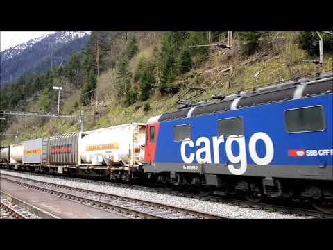GOTTHARDBHAN : SBB Re 4/4 - 6/6 CON MERCI DI CISTERNE E TEC IN TRANSITO A WASSEN (CH) 25 - 4 - 2015