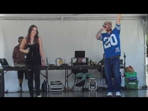 DYSLO AND KELLYROSE ''THE MELODY'' ( LIVE AT THE HIP-HOP SUMMIT ).MP4