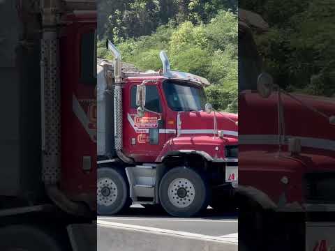 C15 Cat engine performed flawlessly while descending a steep gradient, with the Jake brake engaged.