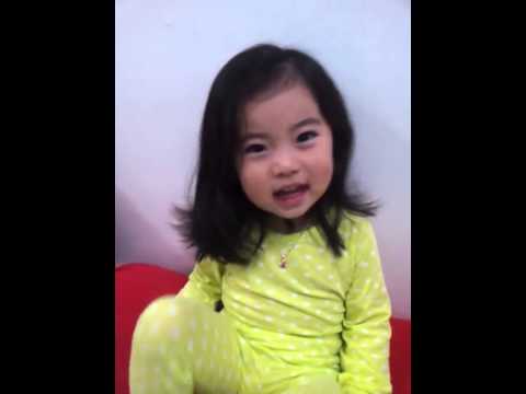 Yebin, Who Do You Look Like? Mommy! 엄마를 닮은 예빈이! :)
