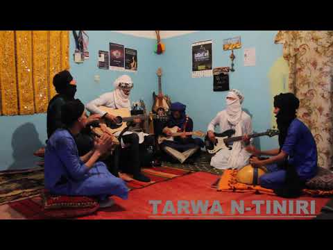 TARWA N-TINIRI performing TARYET .