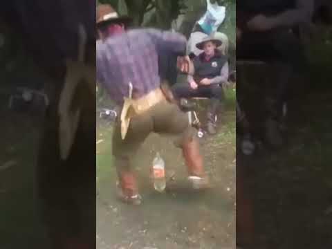 Sentou na Garrafa 😂😂😂 #comedia #piada #gaucho #dança #cortes #shorts #top #top10