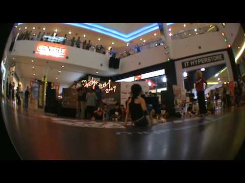 Floor Combat 2009 Bgirl - Battle 11 - Nikki Vs Kiril