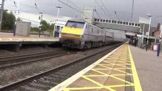 preview picture of video 'Newark Northgate Railway Station, Nottinghamshire, England - 18th August, 2014'