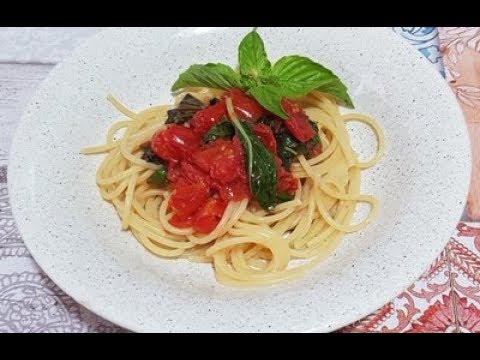 Spaghetti al pomodoro Ricetta Napoletana
