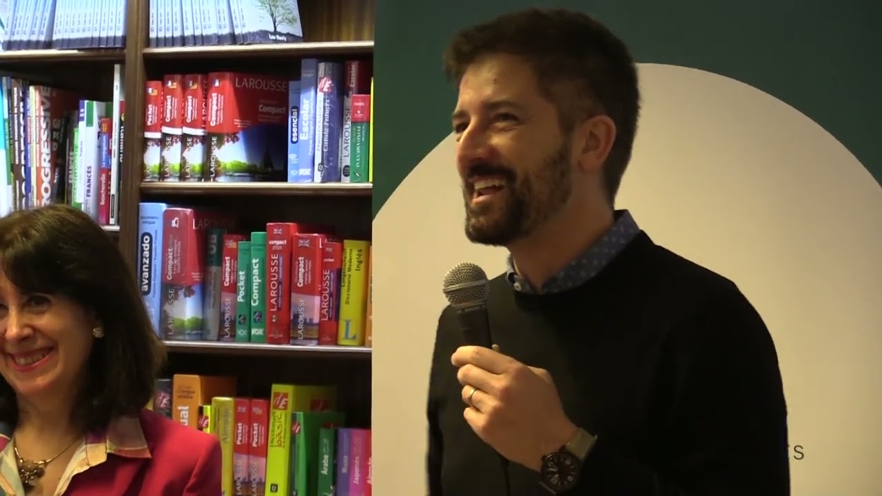 Toni Cruanyes va presentar 'La vall de la llum' a la llibreria Parcir