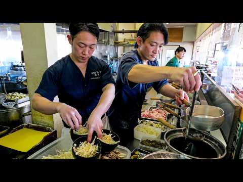 Come due uomini gestiscono un enorme negozio di tempura udon invaso dai clienti