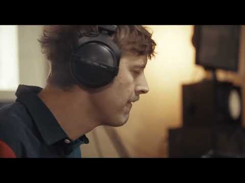 Macadam Crocodile - Walk Faster (Live Session)