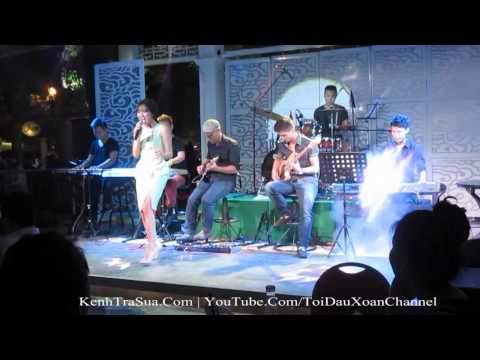 Thể hiện bởi Văn Mai Hương