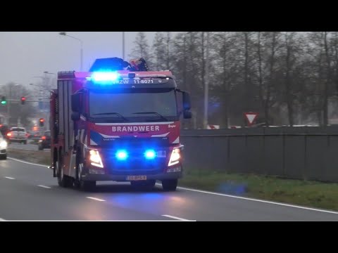 HV-Kraan brandweer Zaandijk 118071 met spoed naar een trein Ongeval in Castricum