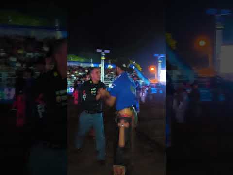 Prefeito Rodrigo cumprimenta os competidores do rodeio de Cachoeira Dourada GO 17/5/2026