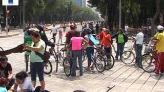 preview picture of video 'Reportaje sobre los ciclistas de Reforma'