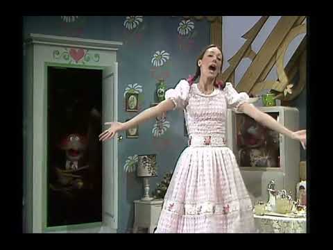 The Muppet Show - 310: Marisa Berenson - “You’re Always Welcome at Our House” (1979)