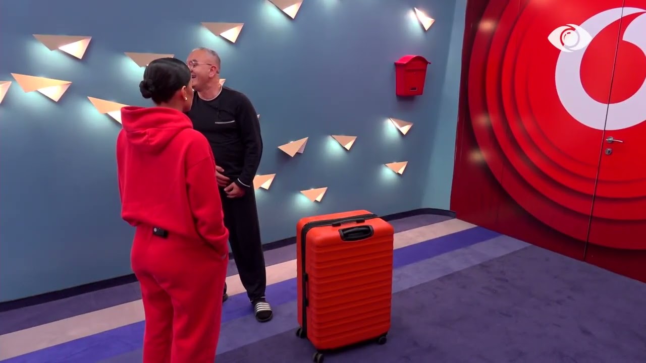 “Shkojmë te dera e kuqe…”/ Artani “rrëmben” valixhen, Baby G e ndjek pas