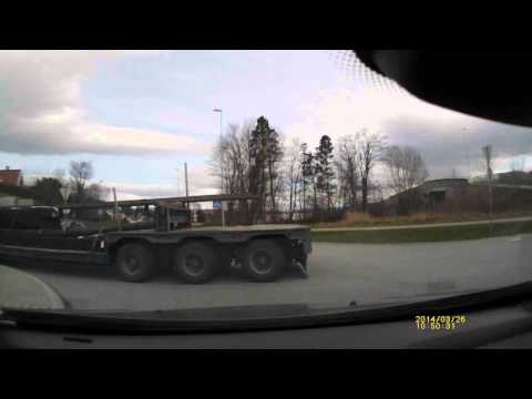 2014.03.26 - Stavanger - Truck driver thinking he is the king of the road