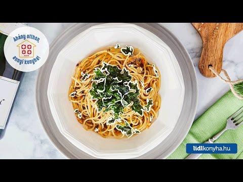 Mautner Zsófi receptje – Chilis-szardíniás spagetti ropogós petrezselyemmel