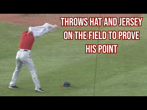 Manager takes off his hat and jersey in protest, a breakdown