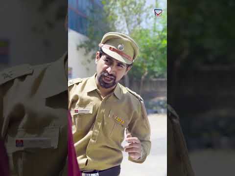 akshay kumar  a man help a girl from a kidnaper