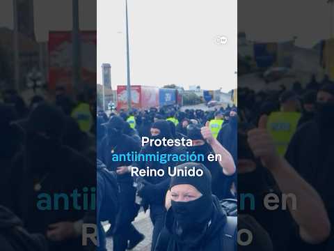 Cientos de encapuchados bloquean puerto de Dover, Reino Unido, para protestar contra la inmigración