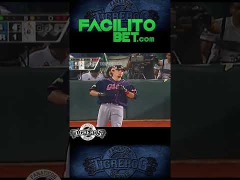 Tyler Greene cayéndole a palos a los Caribes de Anzoátegui  #tigresdearagua #mlb #beisbol #baseball