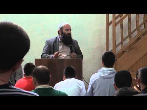 A pranohet Namazi i burrit në shtëpi? - Hoxhë Bekir Halimi