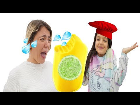 Masal and Mommy Pretend Play Selling Ice Cream