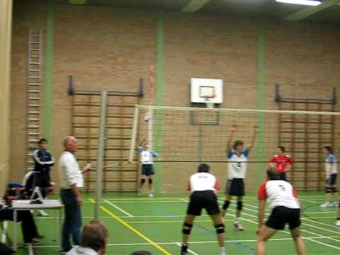 Puntje van Sander tijdens de wedstrijd VCV H1 - Ledub H1