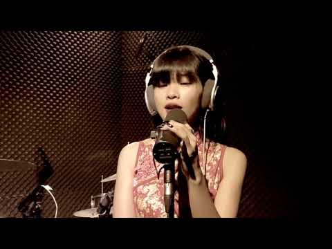 Thể hiện bởi Giao Linh