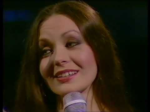 Donovan & Crystal Gayle - Catch The Wind (Live Video)