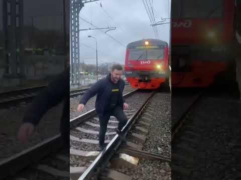 Пьяного мужика сбил поезд