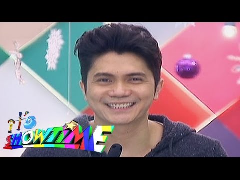 It's Showtime: Vhong enters the PBB house