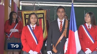 Así se vivió el cambio de portaestandarte y abanderados del Colegio España