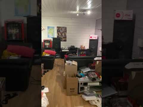 Big 15 inch car subwoofer in bedroom!🔊