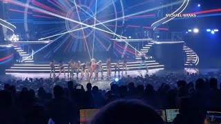 Un hombre armado irrumpe en una actuación de Britney Spears en Las Vegas