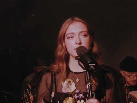Alice Auer - Baby Cry (Live)