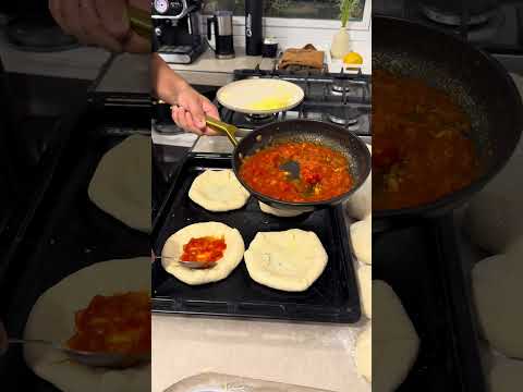 Pizzeta con borde relleno