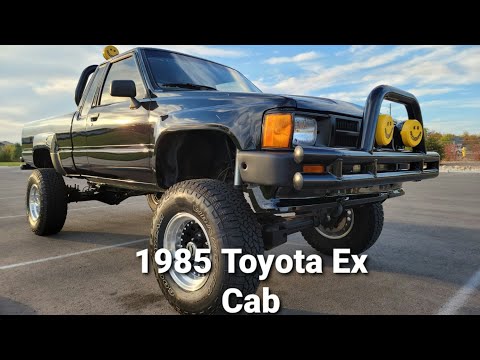 1985 Toyota Pickup Xtracab SR5 4×4 by SOS Customs