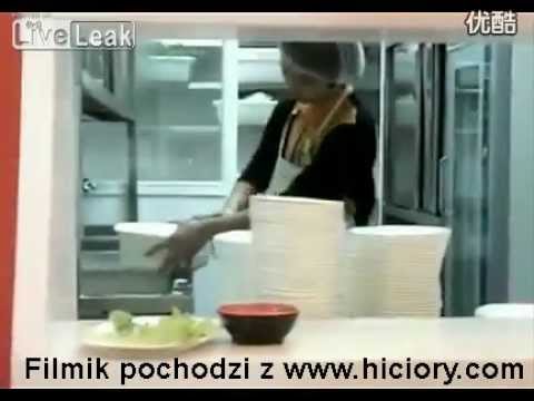Mycie talerzy w Chińskiej restauracji