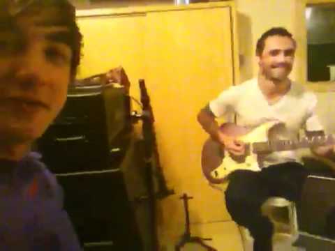 Nx Zero toca "Highway to Hell" do AC/DC