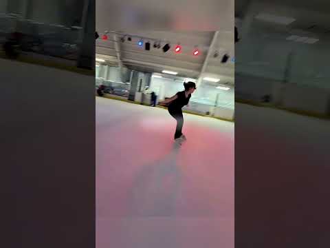 أداء مذهل في التزلج… لكن المفاجأة كانت في عدد الإعجابات! 😱⛸️